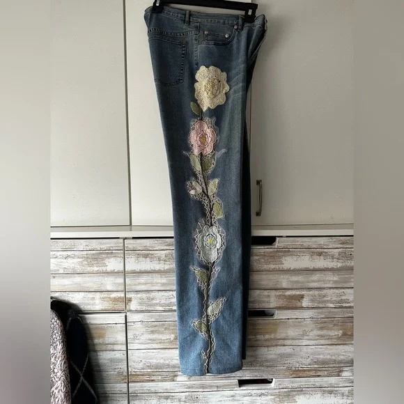 🌸 Lara Erica Embroidered Floral Wide Leg Jeans Size 6 Boho Statement - Picture 2 of 12